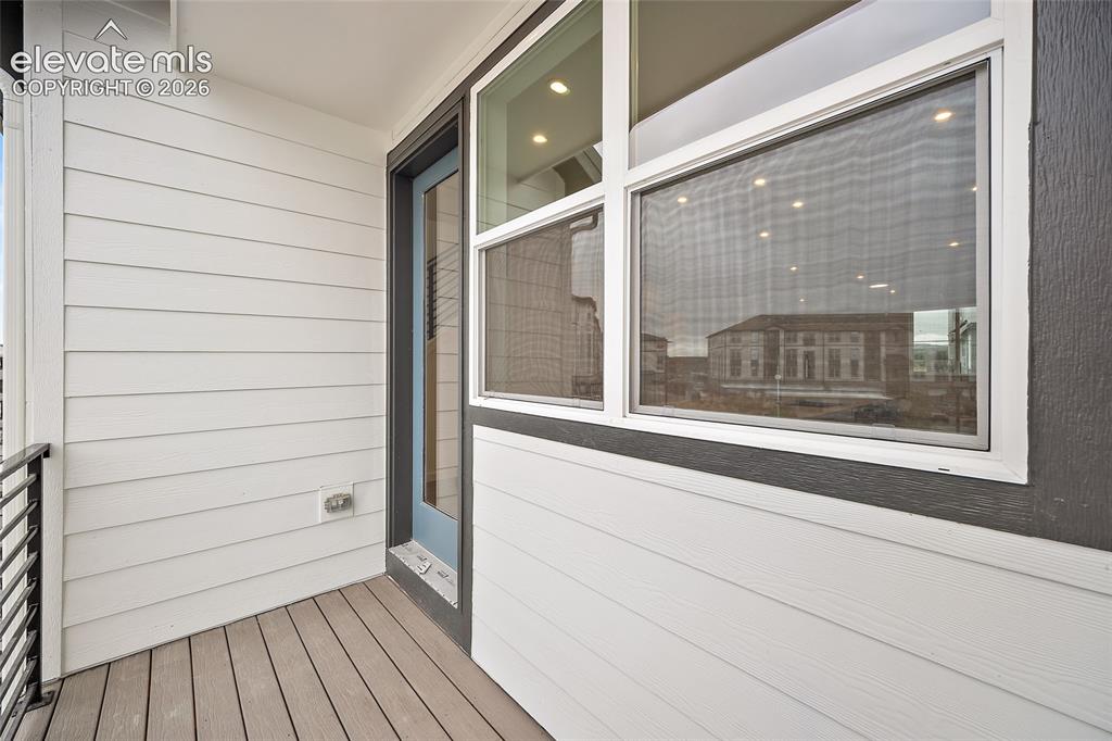 Image 16 of 29: Balcony