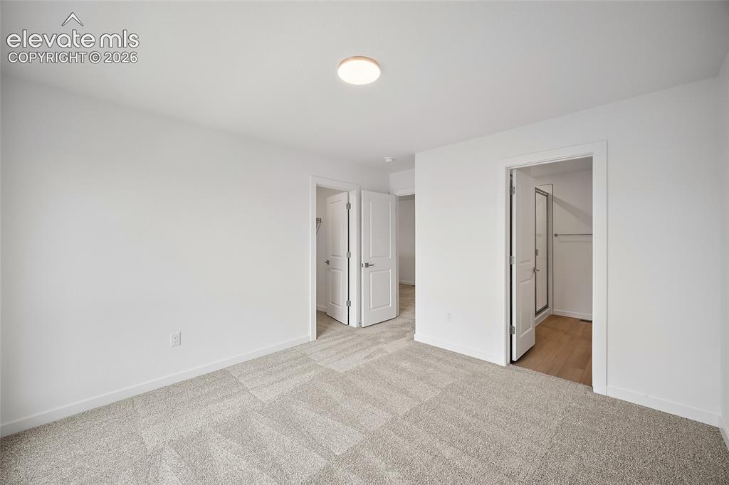 Image 19 of 29: Bedroom