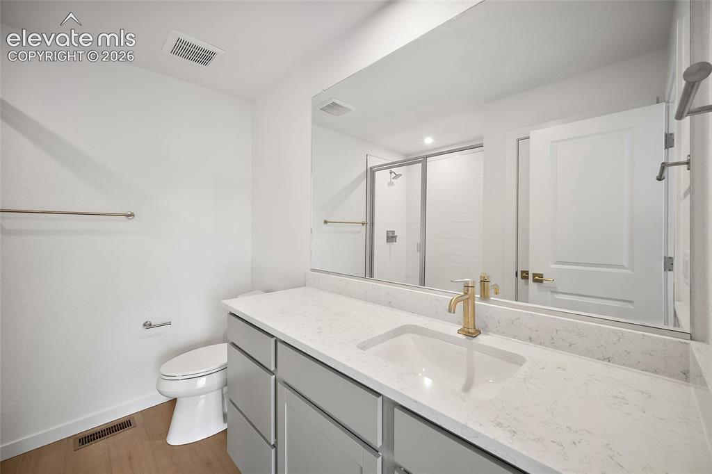 Image 20 of 29: Bathroom