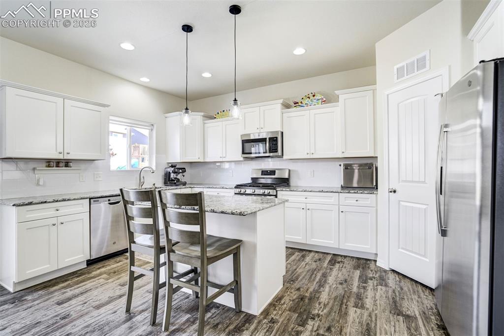 Image 14 of 45: Kitchen