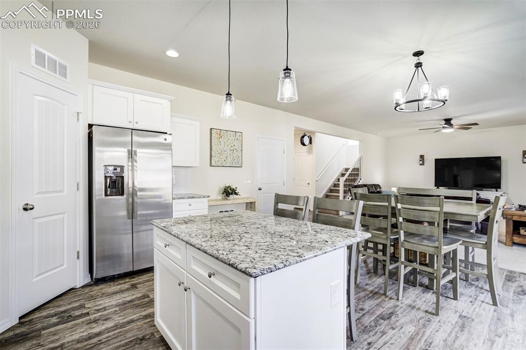 Image 15 of 45: Kitchen