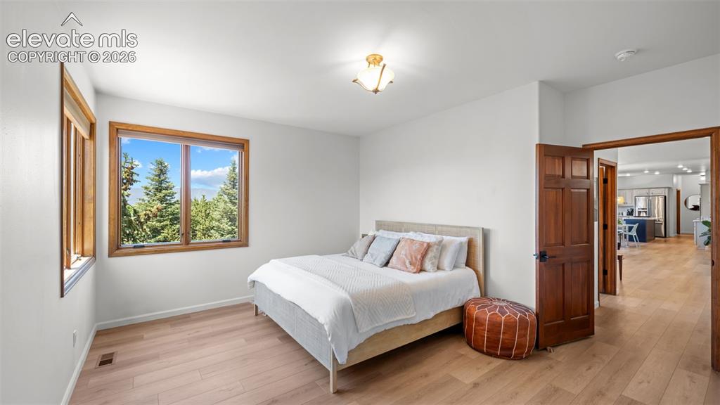 Image 19 of 45: Bedroom