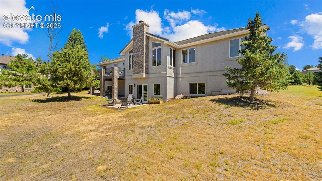 Image 40 of 45: Nearly 1 acre yard