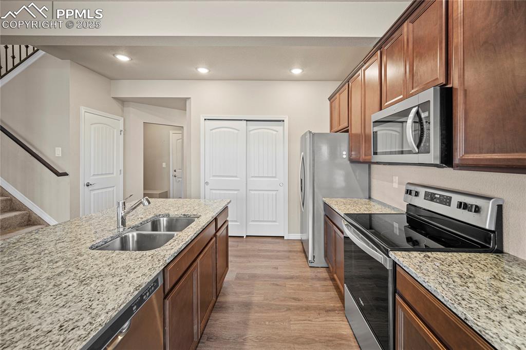 Image 10 of 33: Kitchen