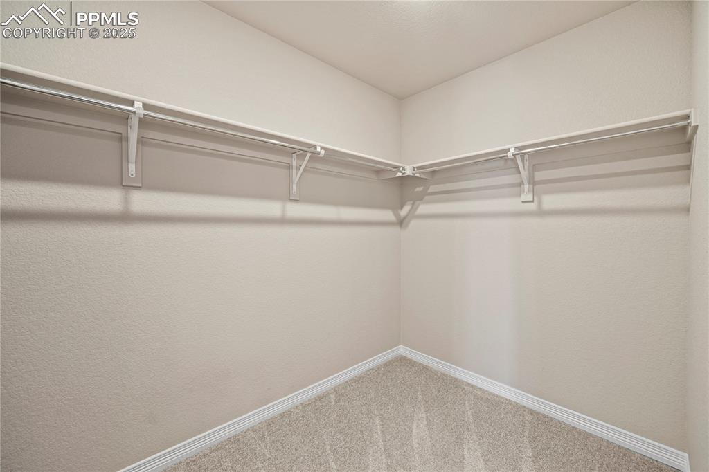 Image 24 of 33: Closet