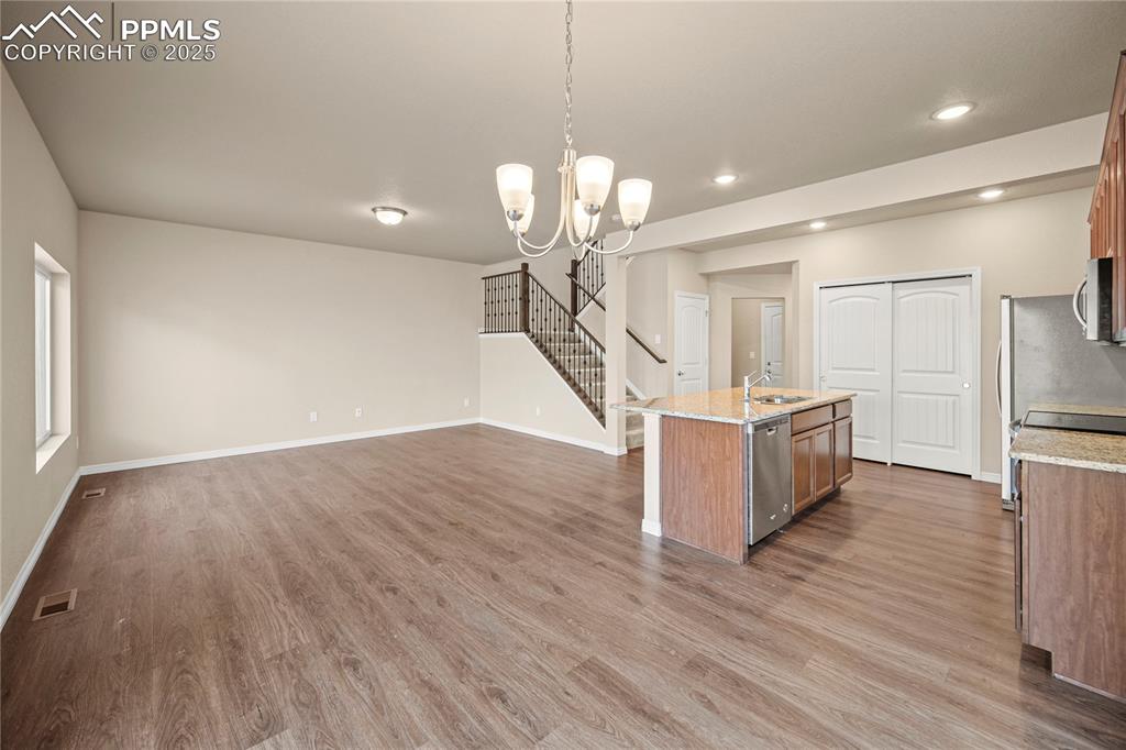 Image 9 of 33: Kitchen