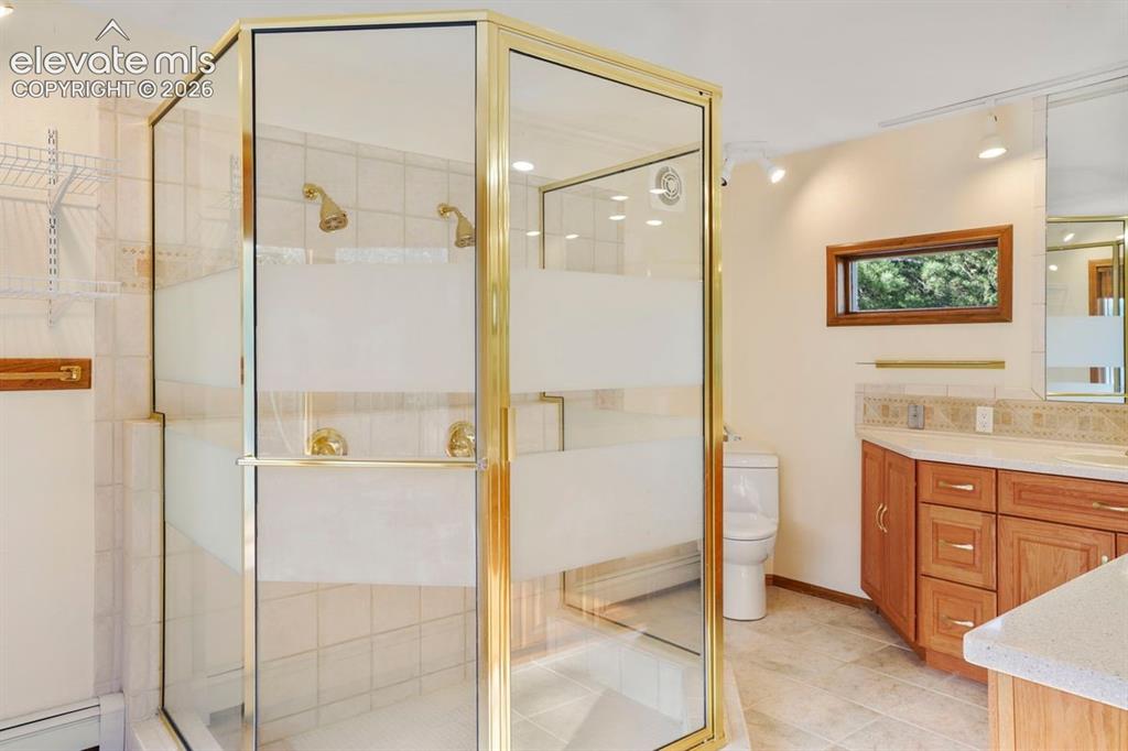 Image 28 of 49: Bathroom