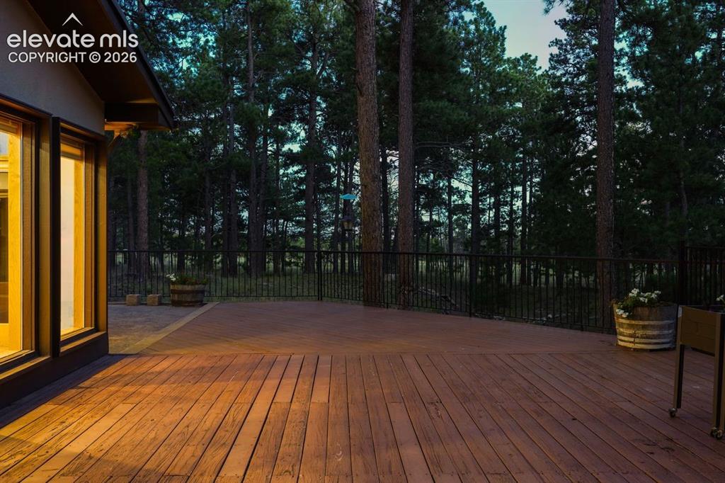 Image 7 of 49: Deck