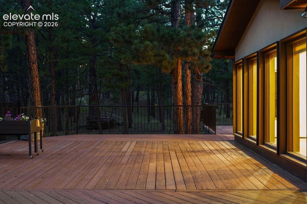 Image 9 of 49: Deck