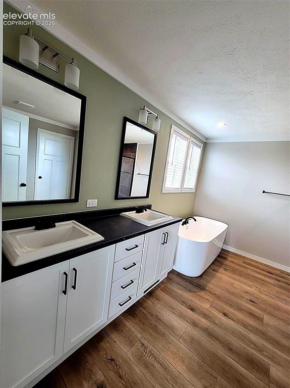 Image 19 of 35: Bathroom