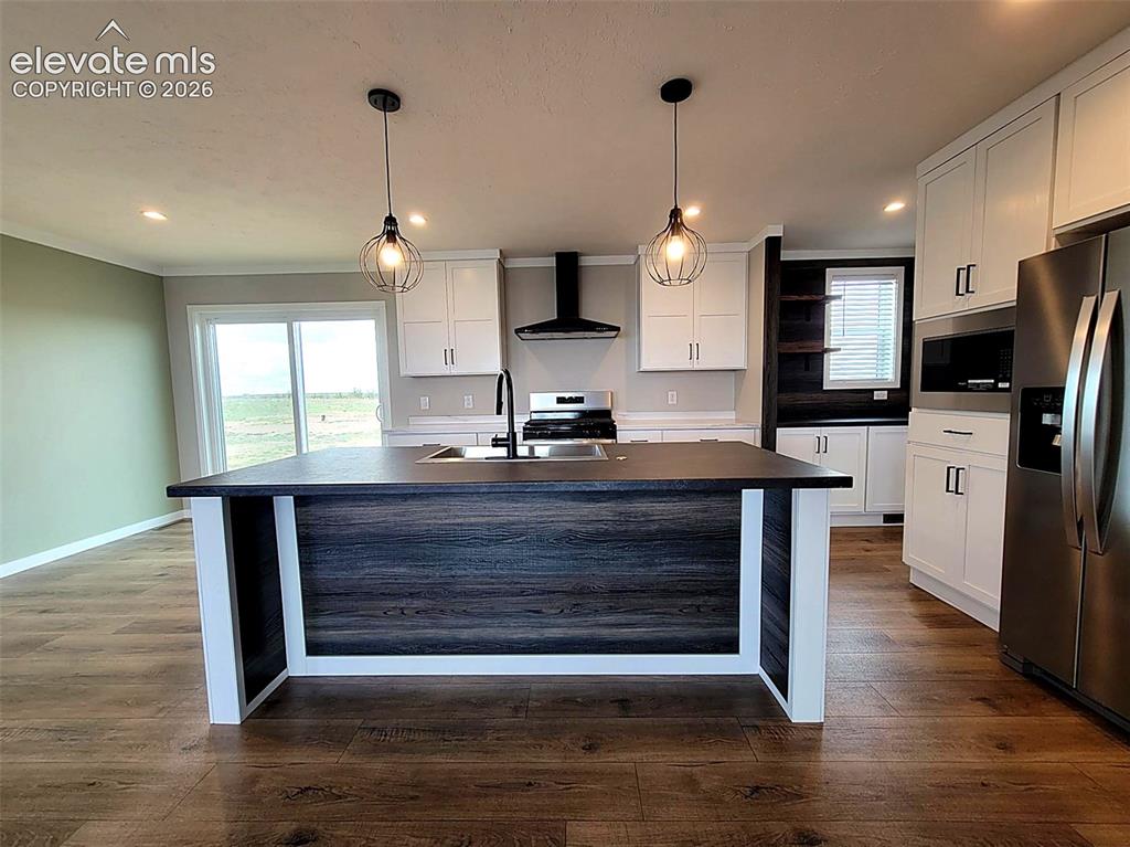 Image 6 of 35: Kitchen