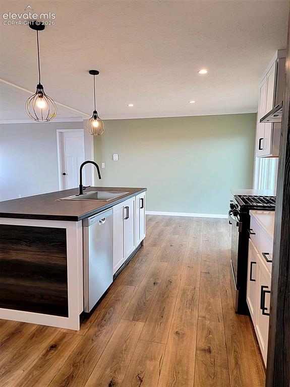 Image 7 of 35: Kitchen