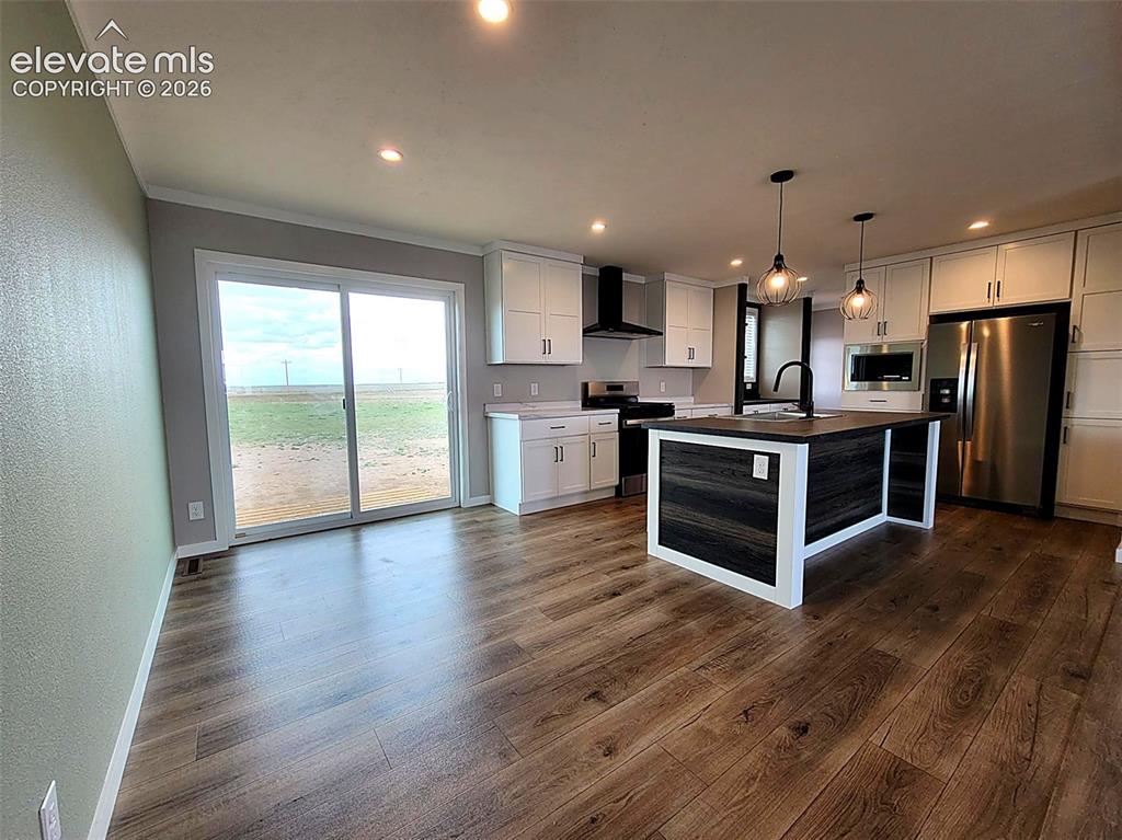 Image 8 of 35: Kitchen