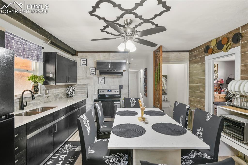Image 10 of 28: Dining Area