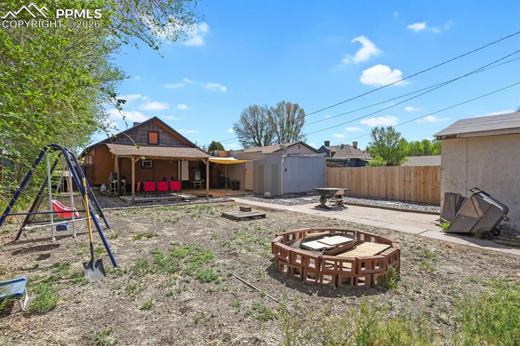 Image 27 of 28: Back of Structure