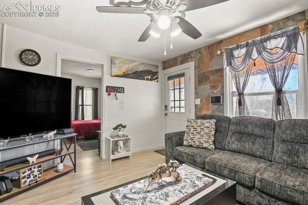 Image 7 of 28: Living Room
