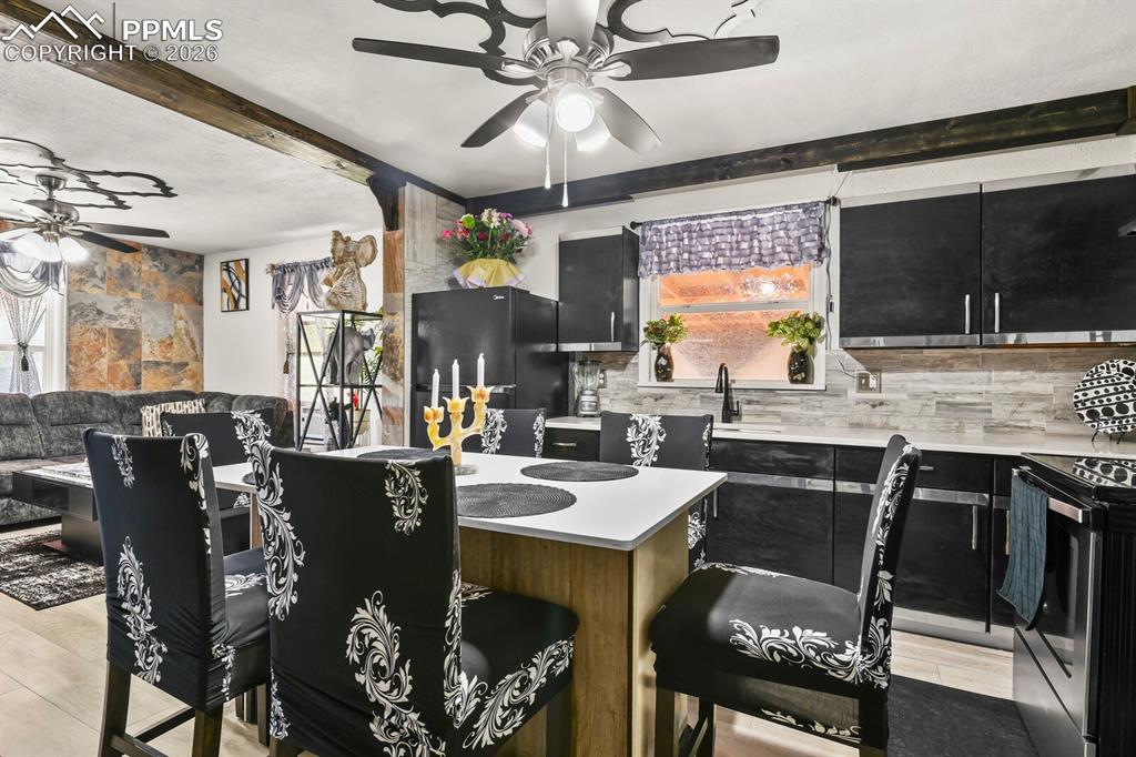 Image 8 of 28: Kitchen