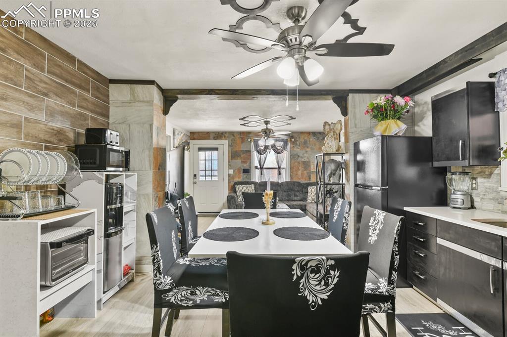 Image 9 of 28: Dining Area