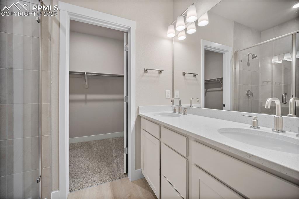 Image 12 of 26: Bathroom