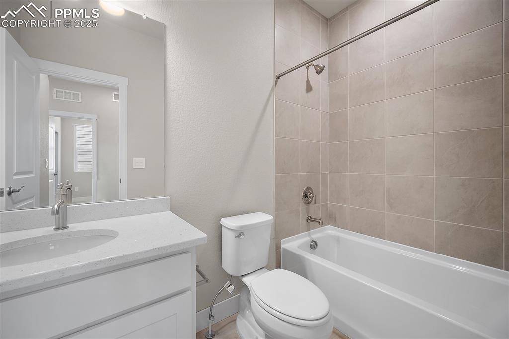 Image 17 of 26: Bathroom