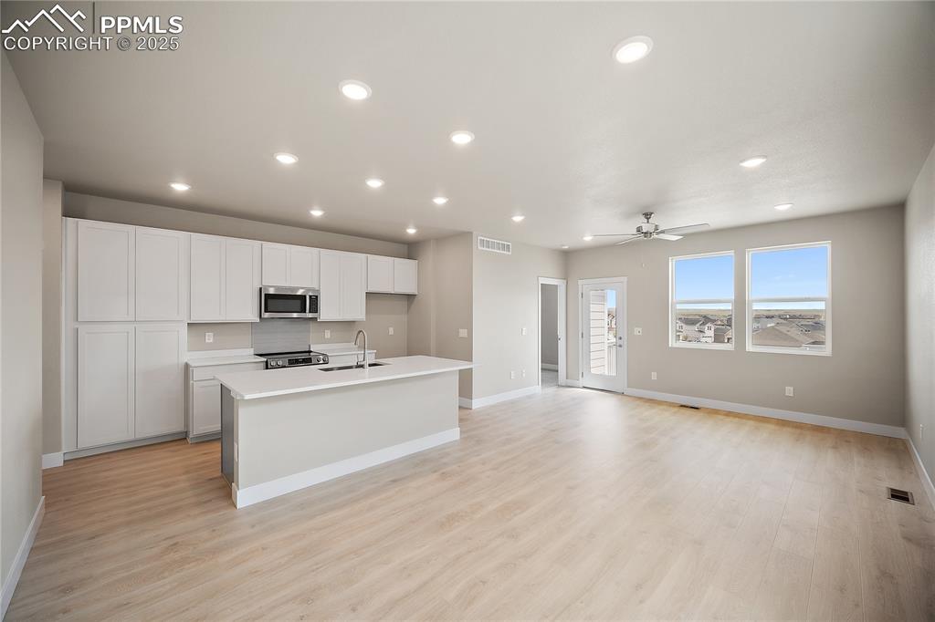 Image 5 of 26: Kitchen