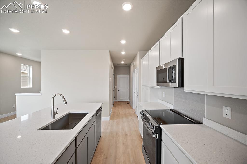 Image 8 of 26: Kitchen
