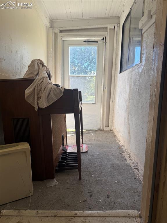 Image 3 of 14: View of hallway