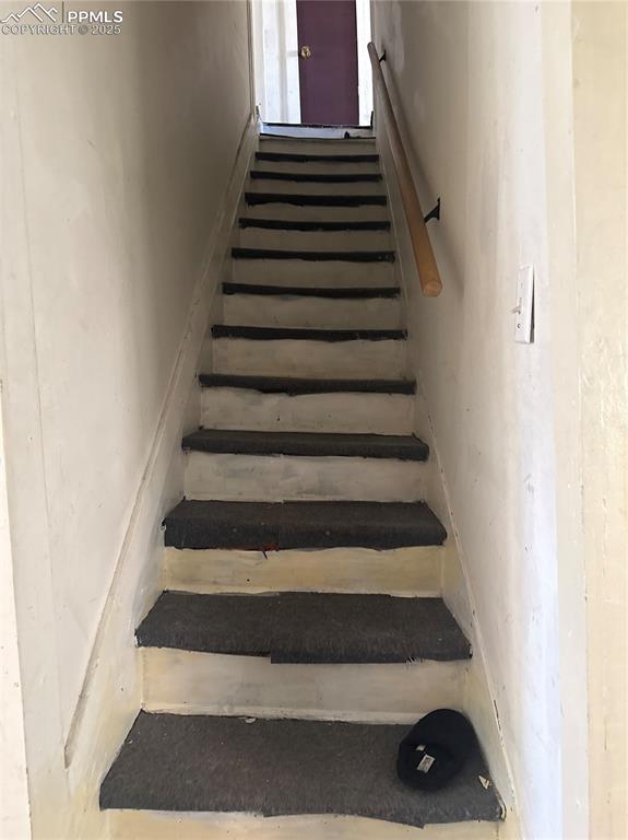 Image 8 of 14: View of staircase