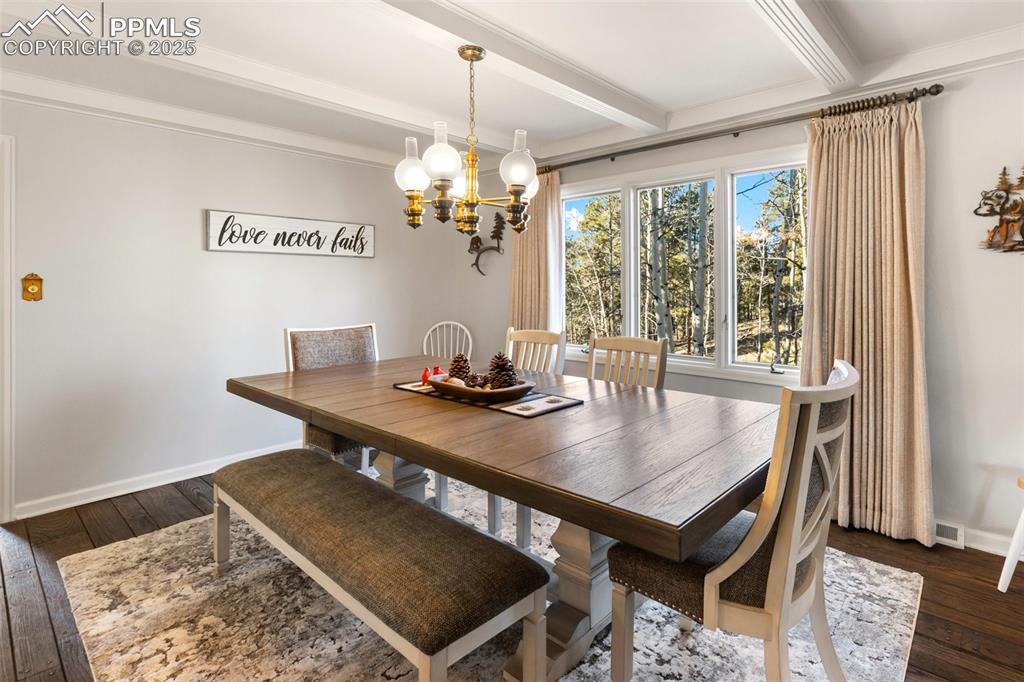 Image 13 of 50: Dining Room