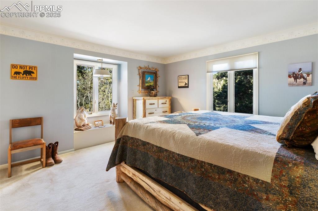 Image 29 of 50: Bedroom