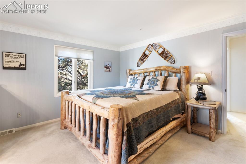 Image 30 of 50: Bedroom