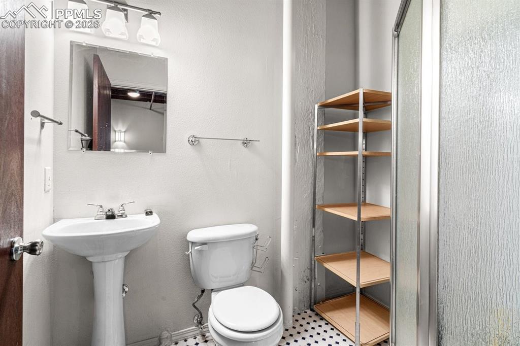 Image 10 of 25: Bathroom