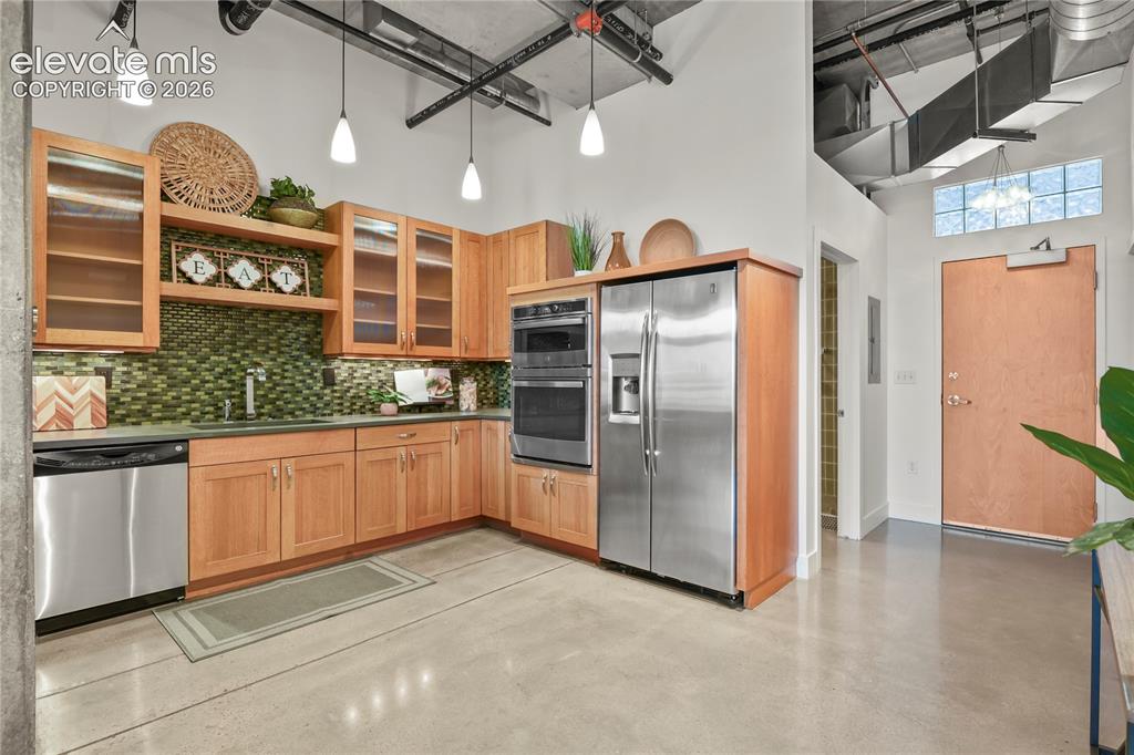 Image 4 of 33: Kitchen
