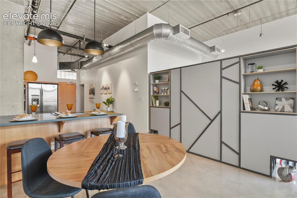 Image 9 of 33: Dining Area