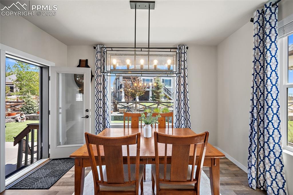 Image 11 of 49: Dining Area