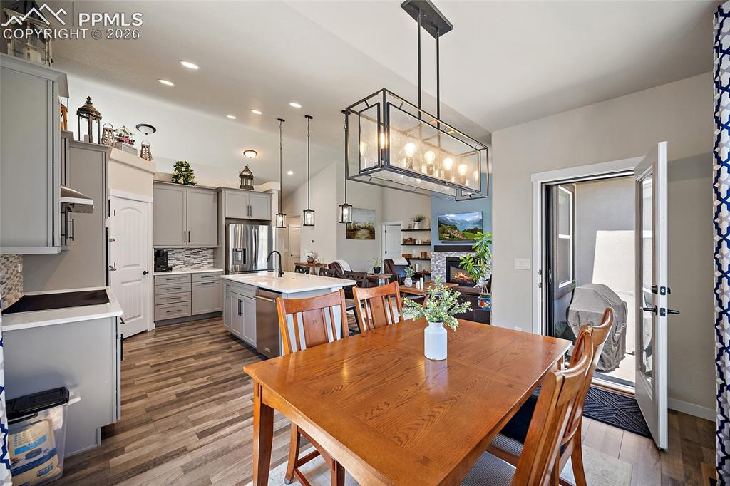 Image 12 of 49: Dining Area