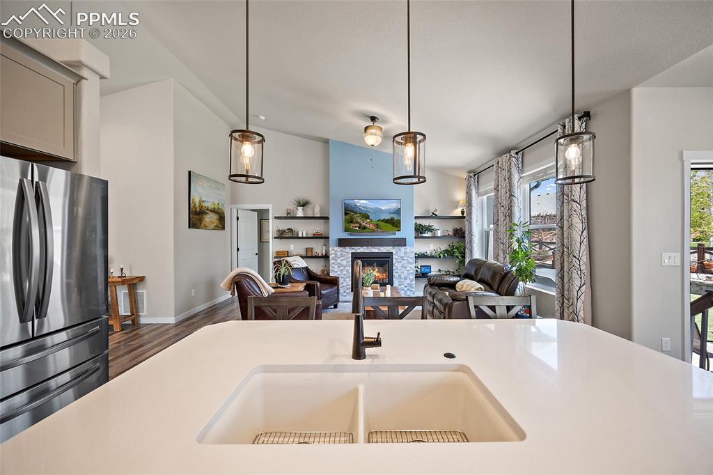 Image 9 of 49: Kitchen