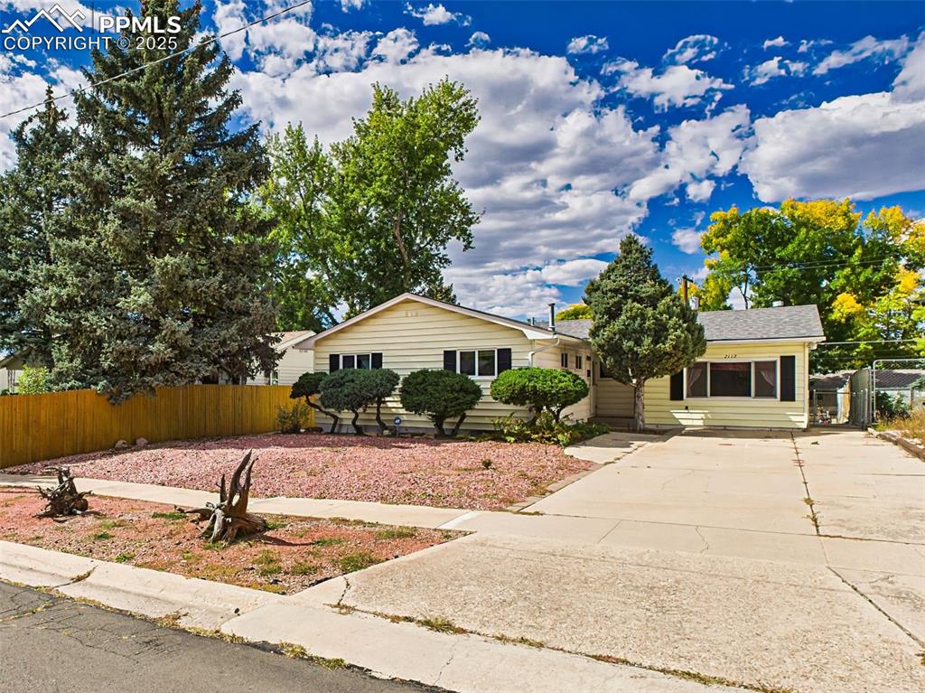 Image 32 of 40: Very low maintenance with xeriscaped front yard!