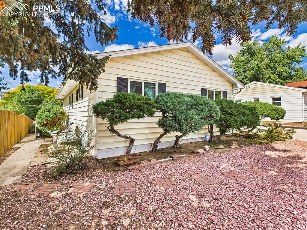Image 33 of 40: South side of the home offers access to the backyard and crawlspace!