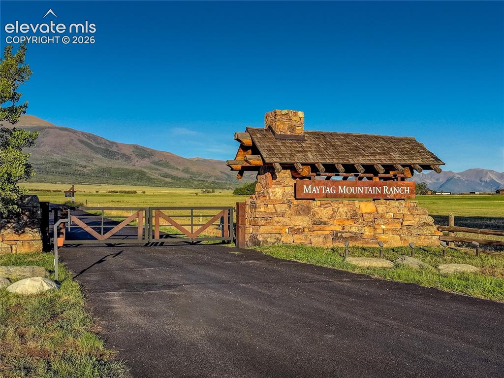 Image 42 of 50: Within the gated community of Maytag Mountain Ranch
