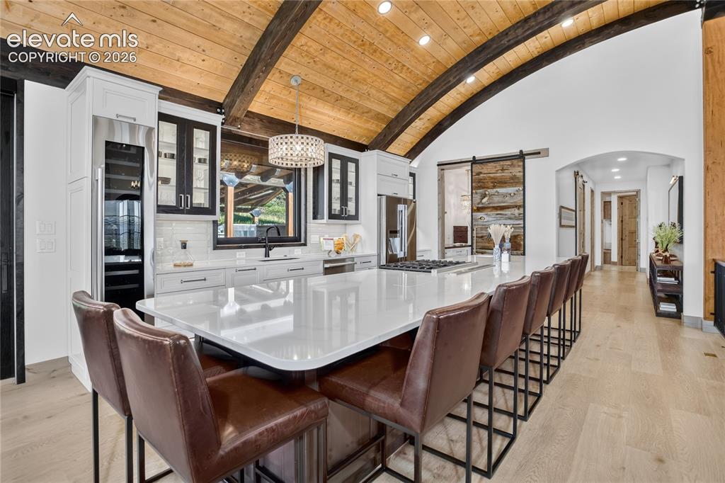Image 8 of 50: Premium appliances & walk-in pantry