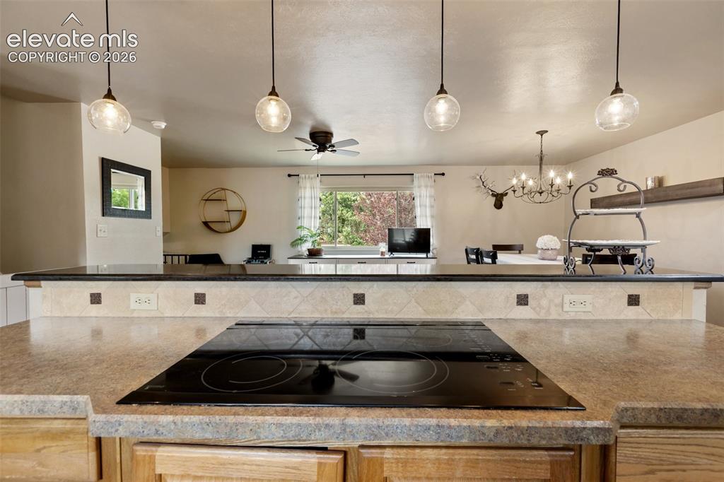 Image 10 of 25: Kitchen