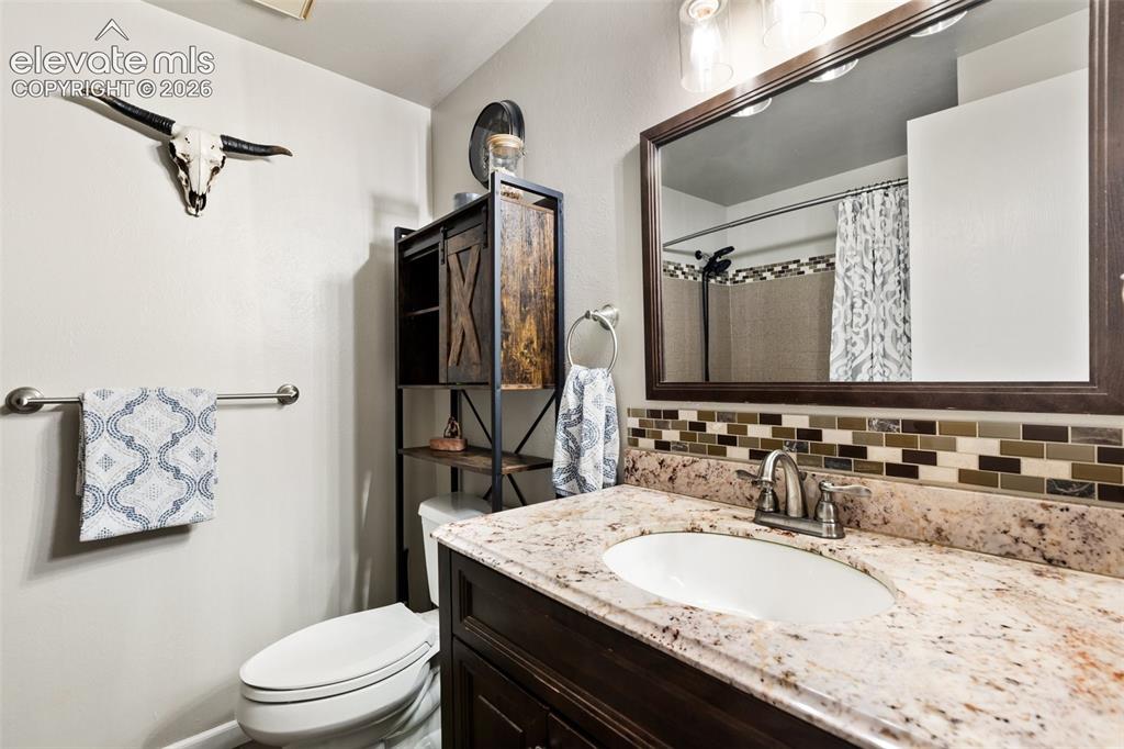 Image 16 of 25: Bathroom