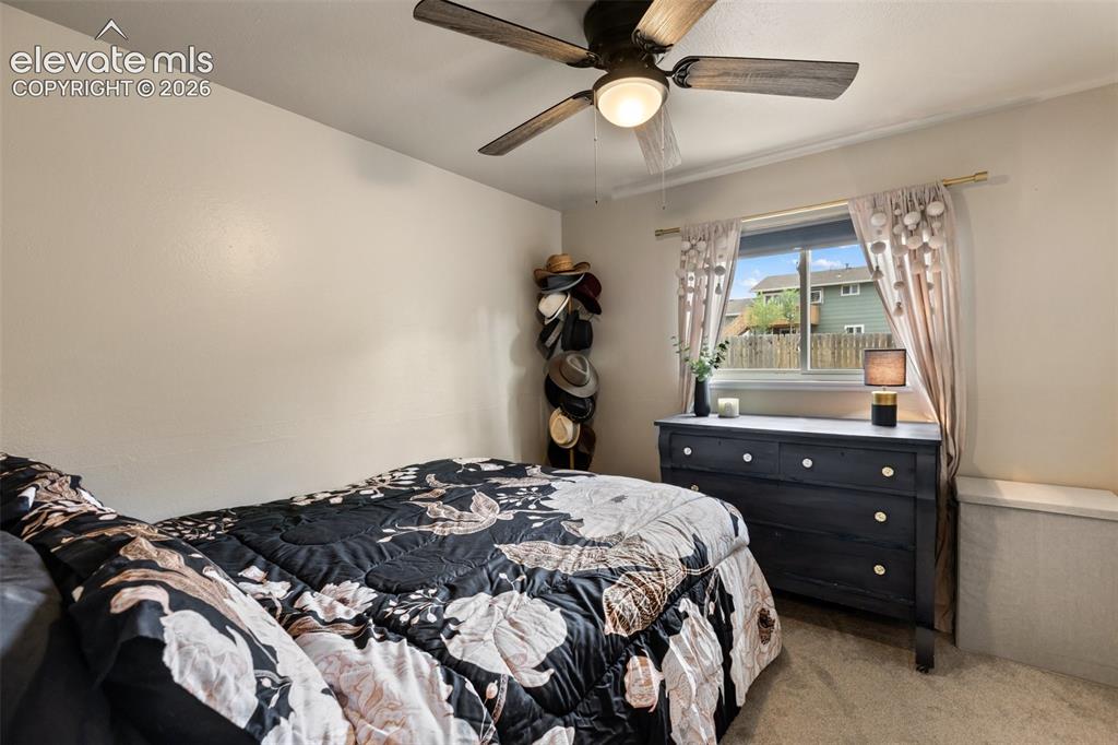 Image 17 of 25: Bedroom