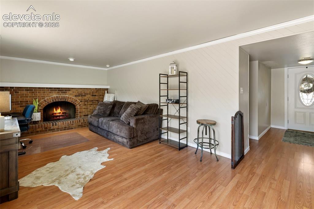 Image 5 of 25: Living Room