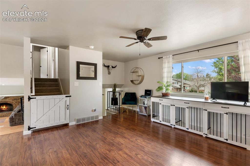 Image 6 of 25: Family Room