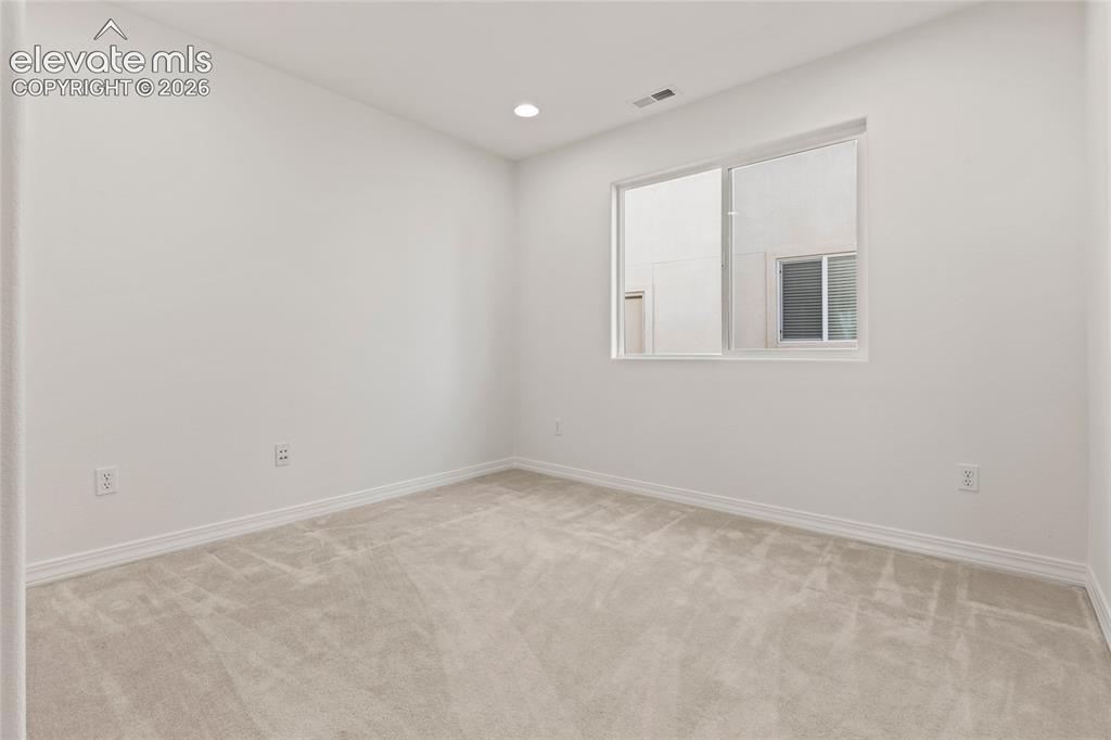 Image 13 of 33: Bright and Large Office