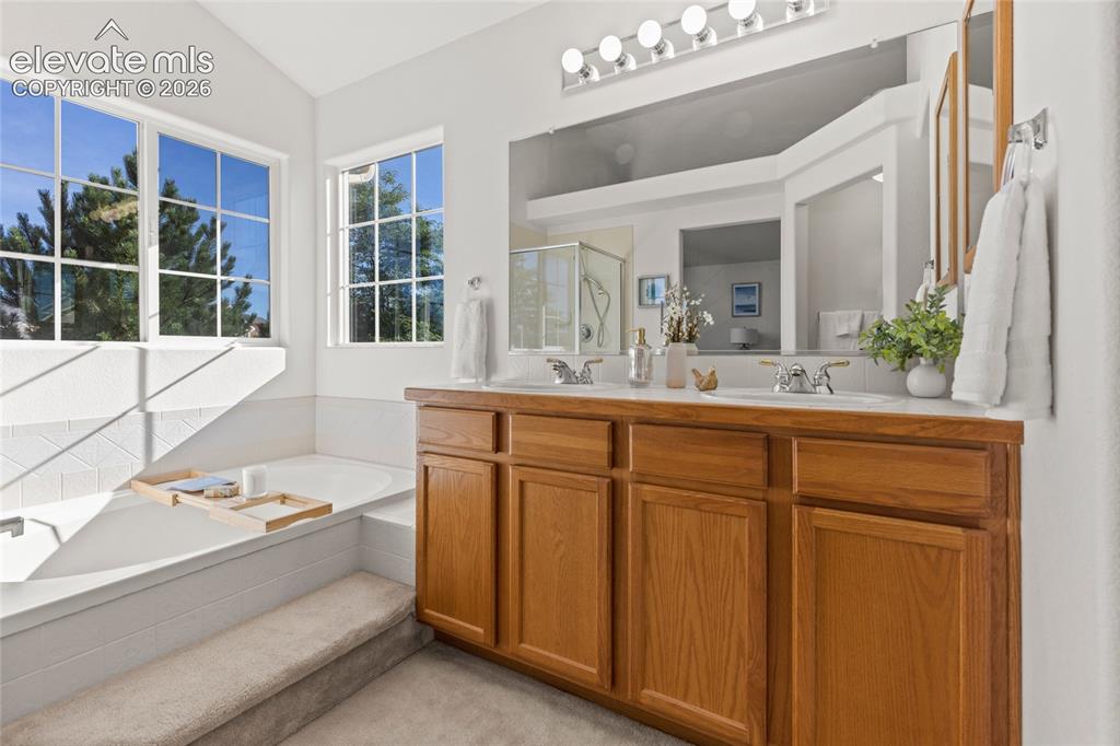 Image 17 of 33: 5-Piece Bathroom with Double Vanity