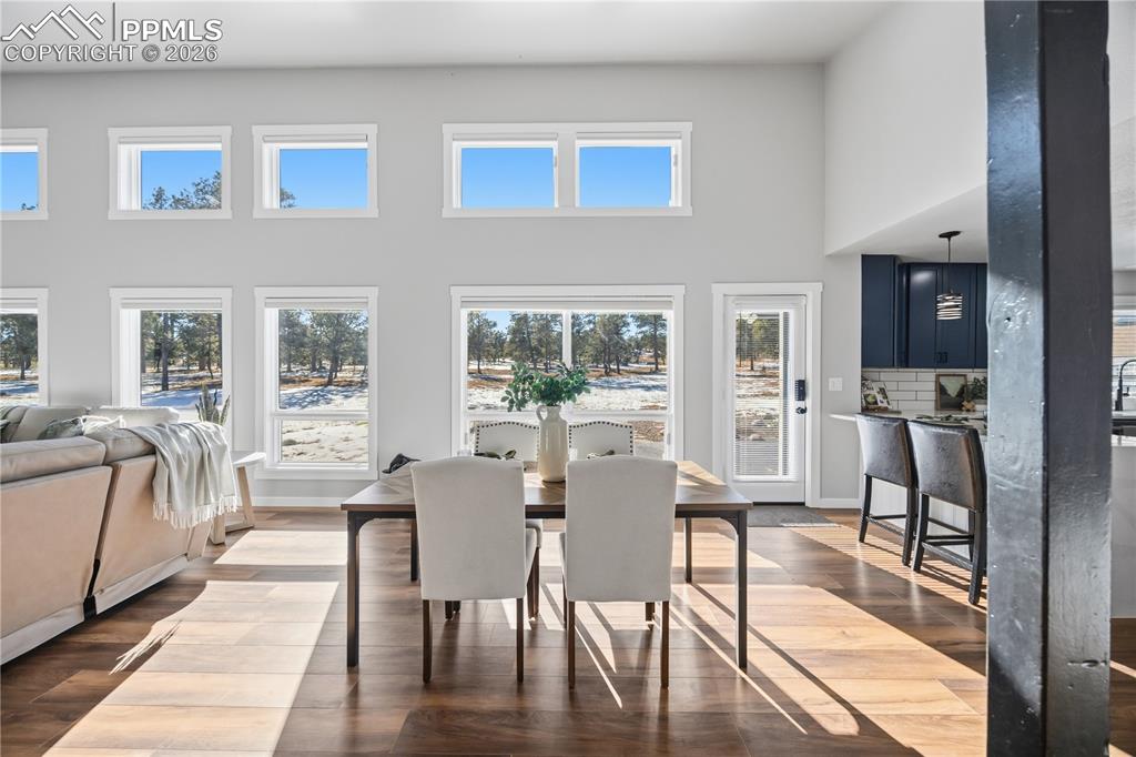 Image 10 of 47: Dining Area