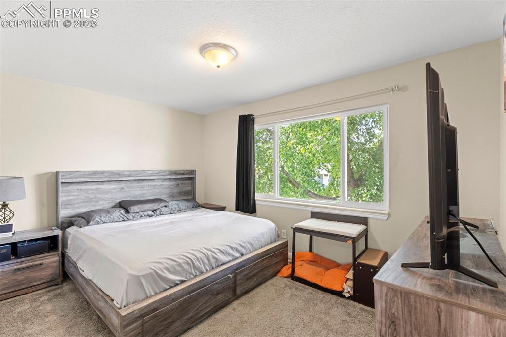 Image 10 of 23: Bedroom